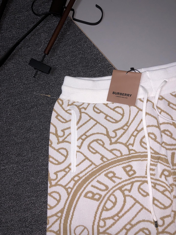 ブランドハーフパンツ側面デザイン